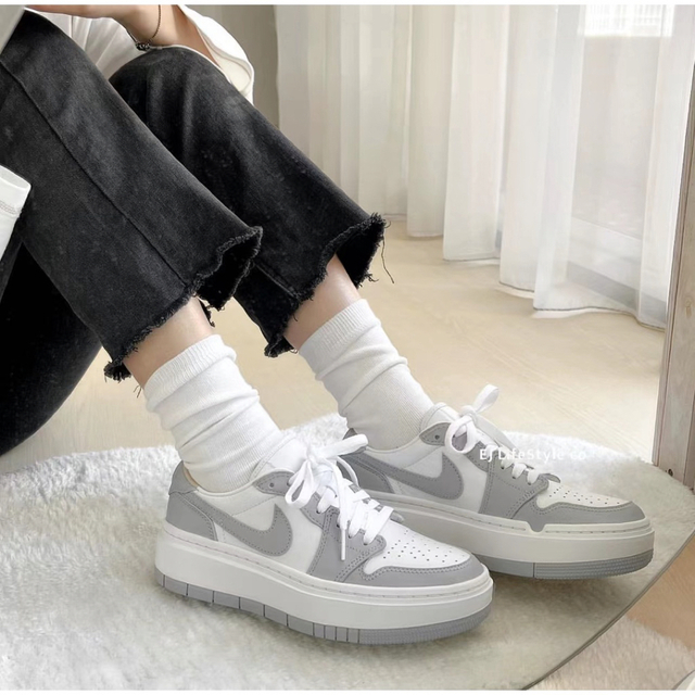 NIKE - ナイキ ウィメンズ エア ジョーダン 1 エレベート グレー NIKE - ナイキ ウィメンズ エア ジョーダン 1 エレベート グレー