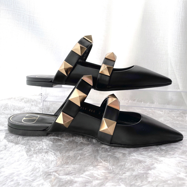valentino garavani(ヴァレンティノガラヴァーニ)のVALENTINO ヴァレンティノ　スタッズ　フラットミュール　パンプス　現行品 レディースの靴/シューズ(ハイヒール/パンプス)の商品写真