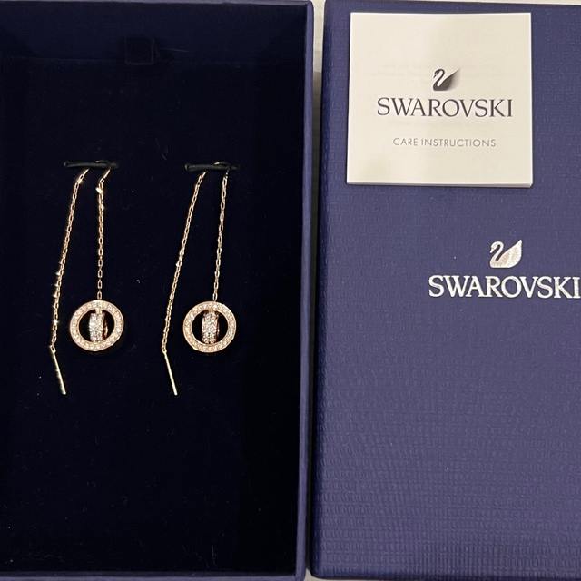 SWAROVSKI(スワロフスキー)のスワロフスキー　ピアス レディースのアクセサリー(ピアス)の商品写真