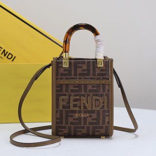 フェンディ ミニトートバッグの通販 39点 | FENDIを買うならラクマ フェンディ ミニトートバッグの通販 39点 | FENDIを買うならラクマ