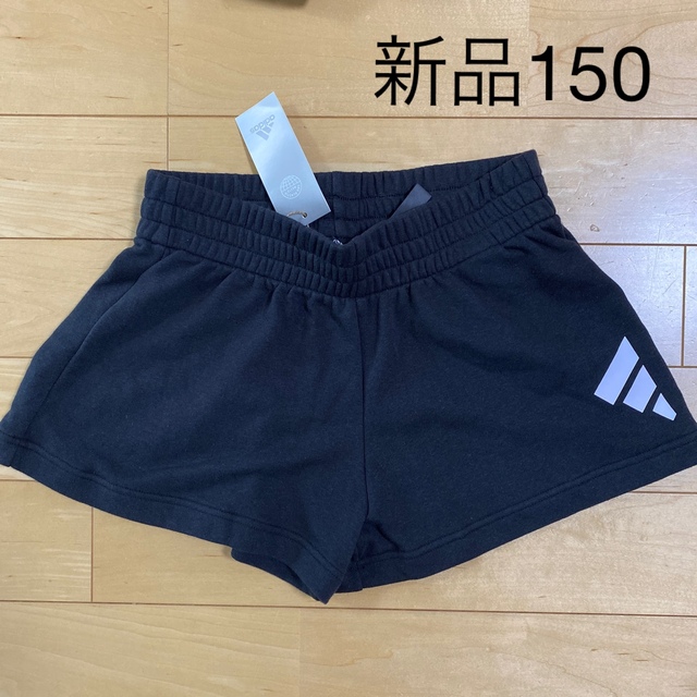 adidas(アディダス)の新品　アディダス　ショートパンツ　ハーフパンツ　150　ブラック　女の子 キッズ/ベビー/マタニティのキッズ服女の子用(90cm~)(パンツ/スパッツ)の商品写真