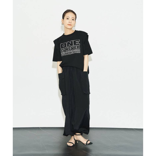 Spick & Span(スピックアンドスパン)の【新品】HARDY NOIR カタパッドフウロゴプリントTEE ロゴT レディースのトップス(Tシャツ(半袖/袖なし))の商品写真