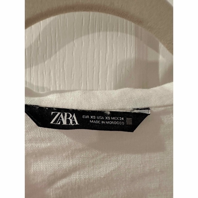 ZARA(ザラ)の【新品】ZARA フリルカラーコットンシャツ レディースのトップス(シャツ/ブラウス(長袖/七分))の商品写真