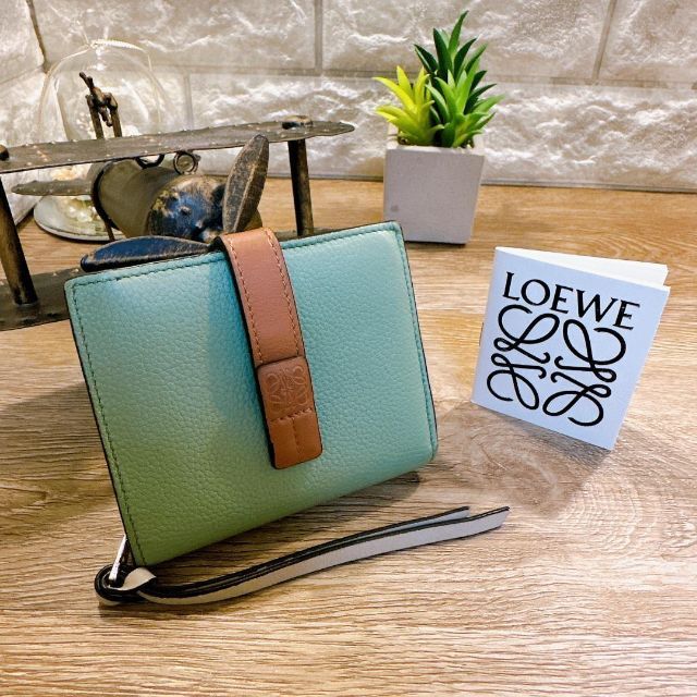 ロエベ コンパクト ジップウォレット カーフレザー ローズマリー