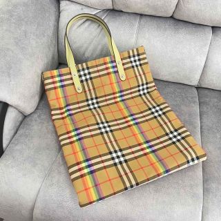 バーバリー(BURBERRY)の残り１【新品】Burberry レインボー チェック トートバッグ ユニセックス(トートバッグ)