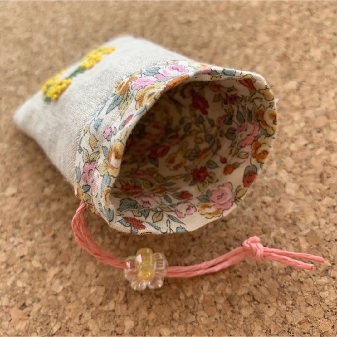 ミモザ刺繍入 ラベンダーポプリサシェ 香り袋 お守り袋 ハンドメイド
