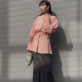 アメリヴィンテージ(Ameri VINTAGE)のアメリヴィンテージUND WAIST BLOUSING BLOUSE  コーラル(シャツ/ブラウス(長袖/七分))