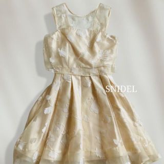 スナイデル(SNIDEL)の【新品未使用♡】　SNIDEL　プリントオパールOP　花柄ノースリーブワンピース(ひざ丈ワンピース)