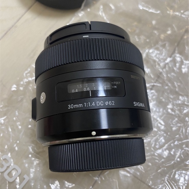 SIGMA(シグマ)のシグマ　SIGMA 30mm F1.4 DC HSM 単焦点レンズ スマホ/家電/カメラのカメラ(レンズ(単焦点))の商品写真