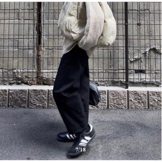 トゥデイフル(TODAYFUL)のfashiru wide tapered pants ブラック(カジュアルパンツ)