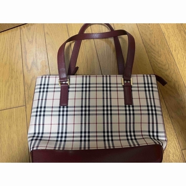 BURBERRY(バーバリー)のKana2019様専用BURBERRY ノバチェック  トートバッグ　レッド　 レディースのバッグ(トートバッグ)の商品写真