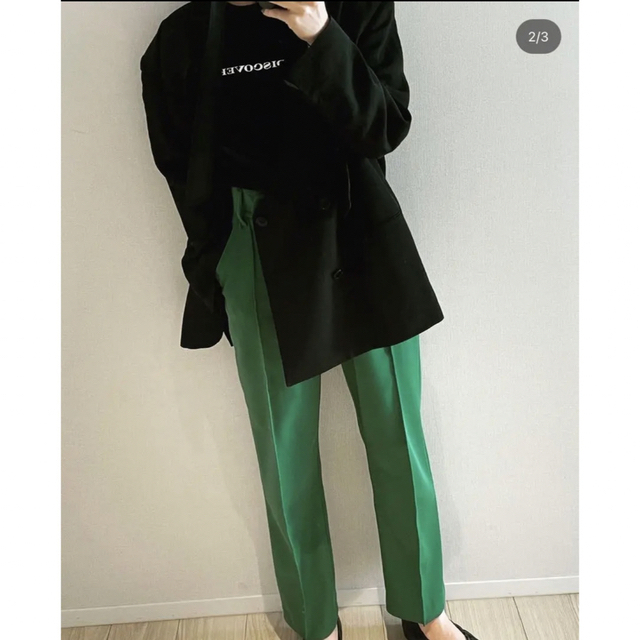 SOLOV HIGHRISE CREASE PANTS 定価21450円グリーン レディースのパンツ(クロップドパンツ)の商品写真