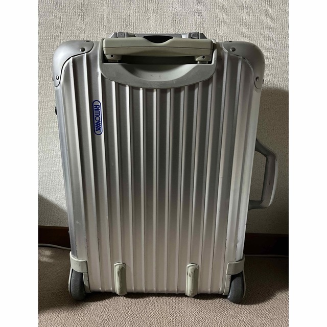 RIMOWA(リモワ)のリモワ 2輪スーツケース トパス  シルバー 54.5cm/35L メンズのバッグ(トラベルバッグ/スーツケース)の商品写真