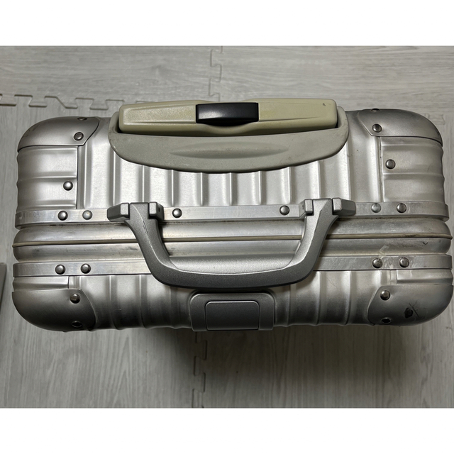 RIMOWA(リモワ)のリモワ 2輪スーツケース トパス  シルバー 54.5cm/35L メンズのバッグ(トラベルバッグ/スーツケース)の商品写真