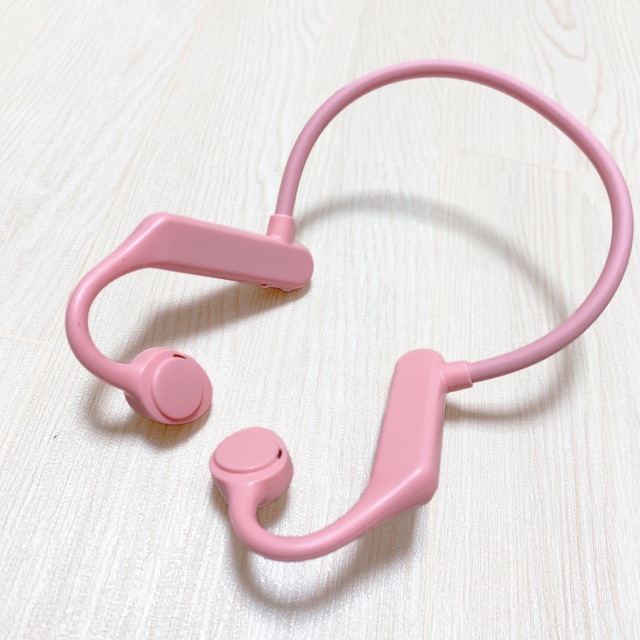 Bluetooth骨伝導ワイヤレスイヤホン　ピンク　新品未使用 スマホ/家電/カメラのオーディオ機器(ヘッドフォン/イヤフォン)の商品写真