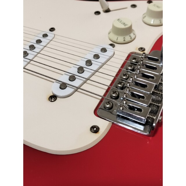 Fender(フェンダー)のSquier ストラトキャスター フェスタレッド オマケケース付き 初心者最適！ 楽器のギター(エレキギター)の商品写真