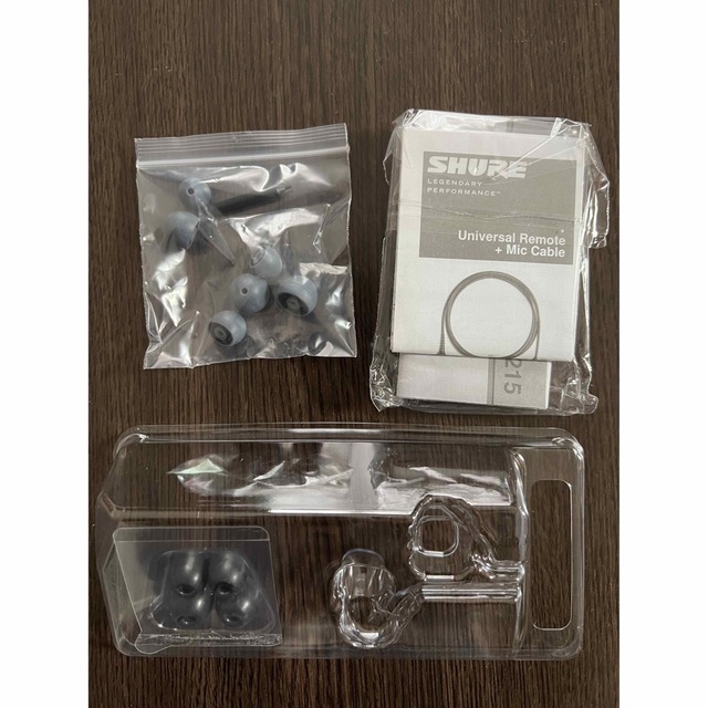 SHURE SE215 CL 生産完了モデル イヤホン 有線 マイク スマホ/家電/カメラのオーディオ機器(ヘッドフォン/イヤフォン)の商品写真