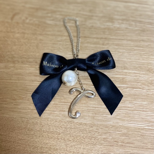Maison de FLEUR - メゾンドフルール イニシャルチャーム「T」の通販