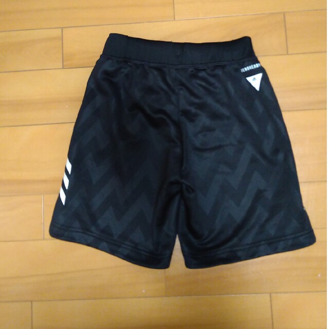 adidas(アディダス)のadidas ハーフパンツ　サイズ130 キッズ/ベビー/マタニティのキッズ服男の子用(90cm~)(パンツ/スパッツ)の商品写真