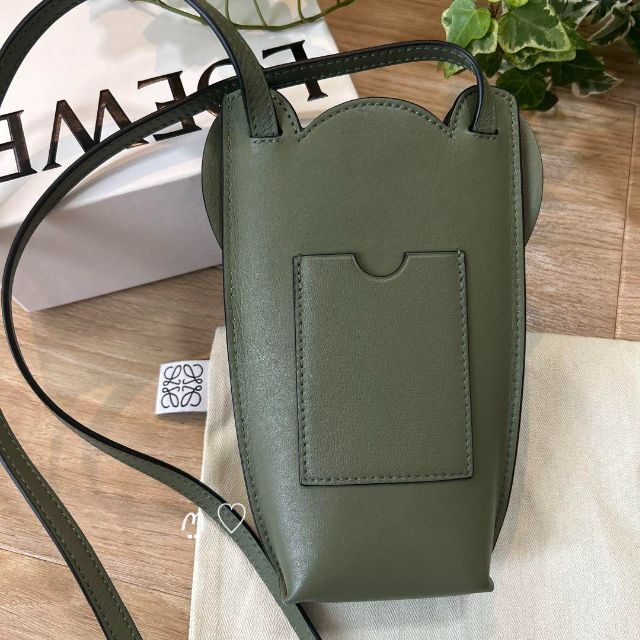 LOEWEロエベ エレファントポケット アボカドグリーン スマホショルダー