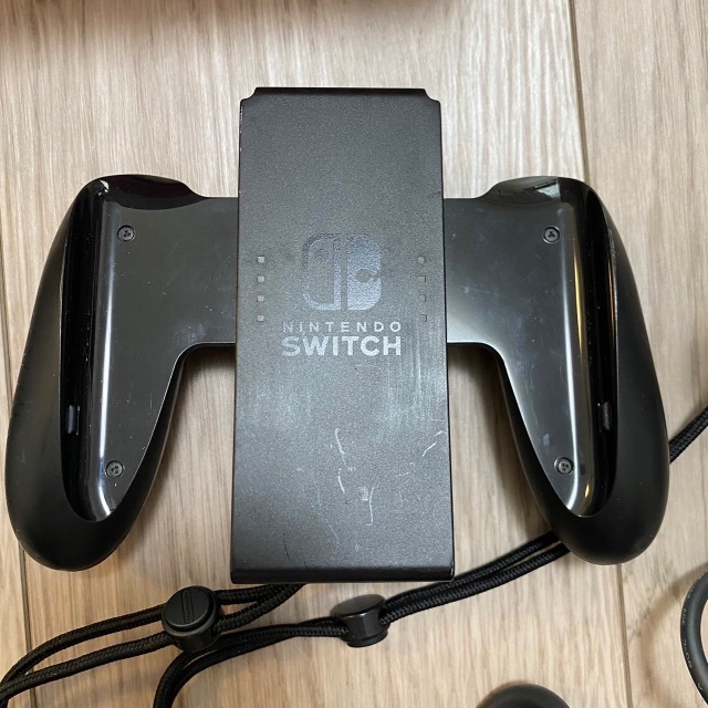 任天堂(ニンテンドウ)のNintendo Switch 本体　グレー　中古 エンタメ/ホビーのゲームソフト/ゲーム機本体(家庭用ゲーム機本体)の商品写真