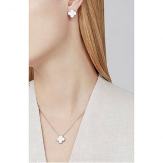 ヴァンクリーフアンドアーペル(Van Cleef & Arpels)のヴァンクリーフ&アーペル  ピアス　ヴィンテージ　アルハンブラ白蝶貝　WG  (ピアス)