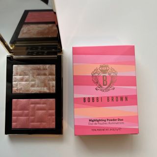 ボビイブラウン(BOBBI BROWN)のボビィブラウンハイライティングパウダーデュオL02ピンクグロウ　イタリア製(チーク)