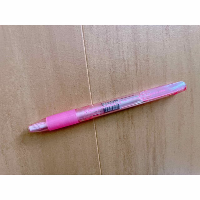 TOMBOW(トンボガクセイフク)のTombow ホルダー消しゴムモノ3.8透明ピンク  消しゴム　MONO モノ インテリア/住まい/日用品の文房具(消しゴム/修正テープ)の商品写真