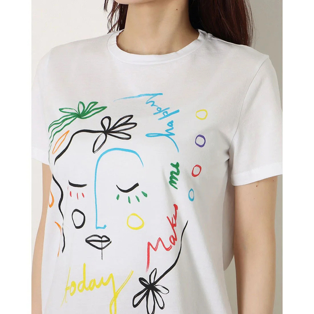 DESIGUAL(デシグアル)の新品✨タグ付き♪デシグアル　華やかなアーティスティック柄Tシャツ レディースのトップス(Tシャツ(半袖/袖なし))の商品写真