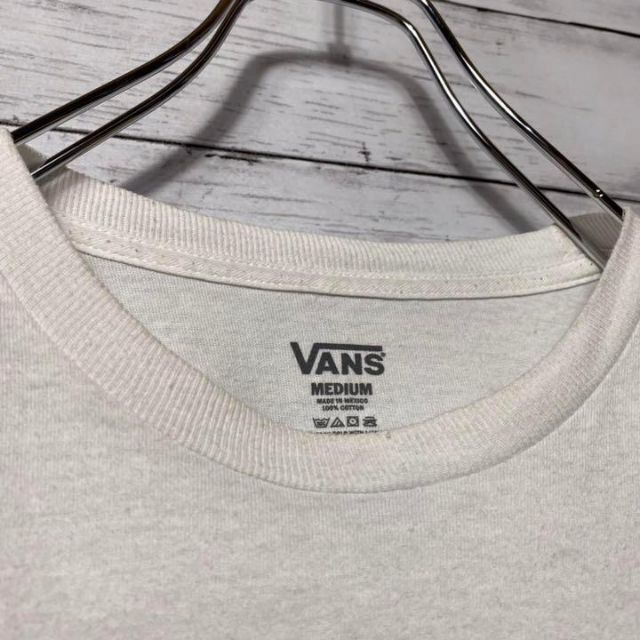 ◯【人気デザイン】VANSバンズプリントデカロゴホワイトTシャツ メンズのトップス(Tシャツ/カットソー(半袖/袖なし))の商品写真