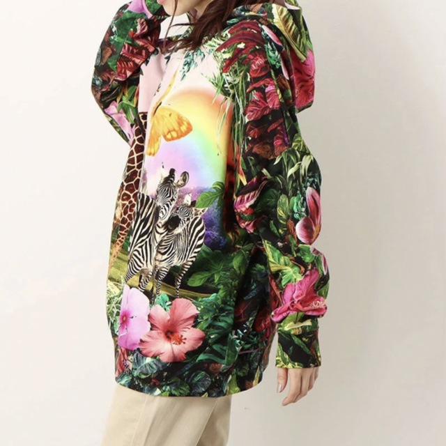 新品✨タグ付き♪定価17，900円 デシグアル 華やかなパーカー 大