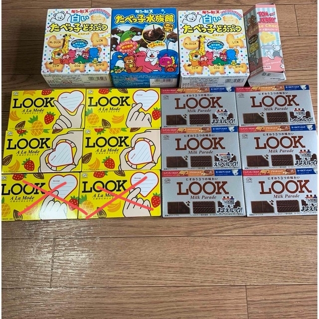 不二家(フジヤ)の不二家LOOK ギンビス　お菓子詰め合わせセット 食品/飲料/酒の食品(菓子/デザート)の商品写真