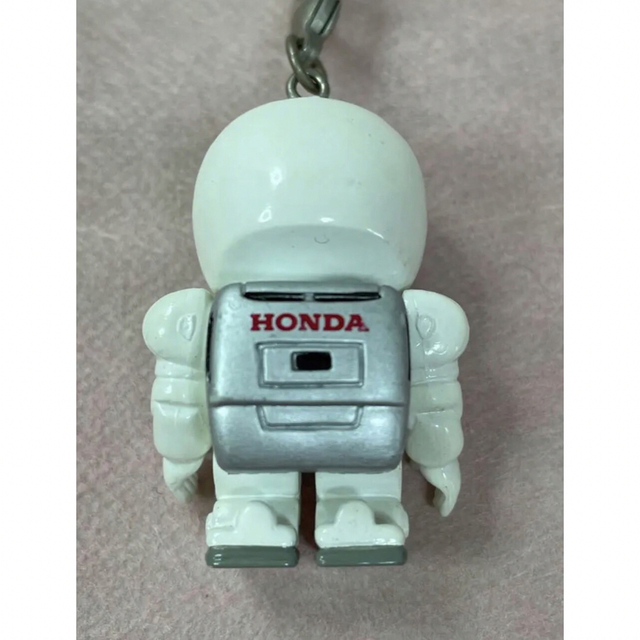 ホンダ(ホンダ)の《ASIMO》ネックレス エンタメ/ホビーのおもちゃ/ぬいぐるみ(キャラクターグッズ)の商品写真