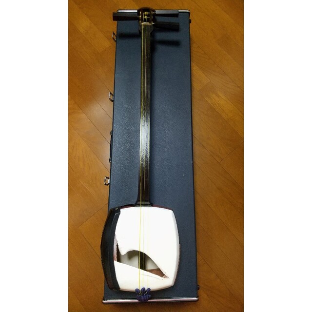 津軽三味線  紅木  金ぼそ トチ  綾杉胴  段違二本溝  三味線 現状販売 楽器の和楽器(三味線)の商品写真