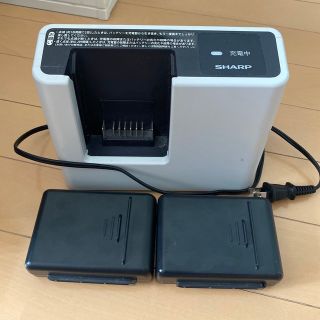 シャープ(SHARP)の中古　シャープ　SHARP コードレス　掃除機　バッテリー　２個セット(掃除機)