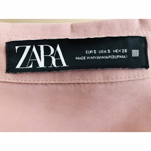 ZARA(ザラ)のZARA シャツブラウス ベージュピンク ゴールド ボタン レディースのトップス(シャツ/ブラウス(長袖/七分))の商品写真