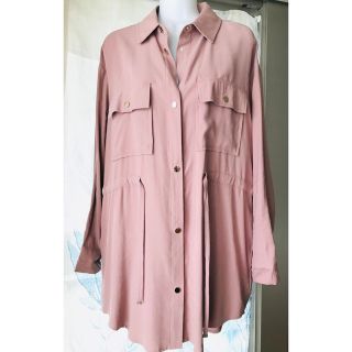 ザラ(ZARA)のZARA シャツブラウス ベージュピンク ゴールド ボタン(シャツ/ブラウス(長袖/七分))