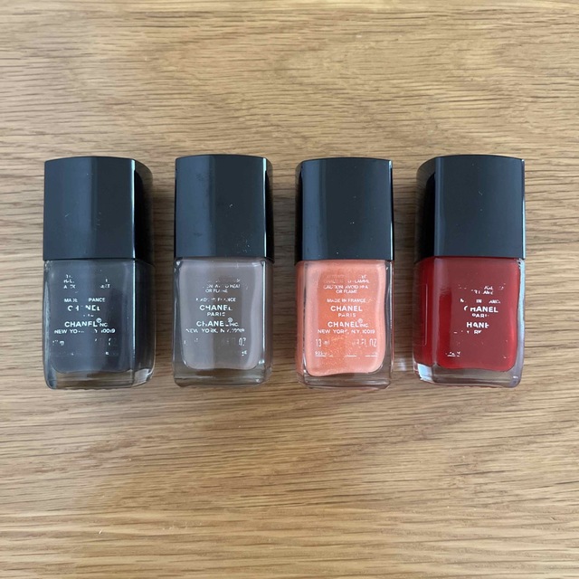 CHANEL(シャネル)の【ご購入者様決定済】CHANEL NAIL  シャネル　ネイル　4色セット コスメ/美容のネイル(マニキュア)の商品写真