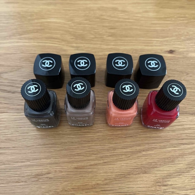 CHANEL(シャネル)の【ご購入者様決定済】CHANEL NAIL  シャネル　ネイル　4色セット コスメ/美容のネイル(マニキュア)の商品写真