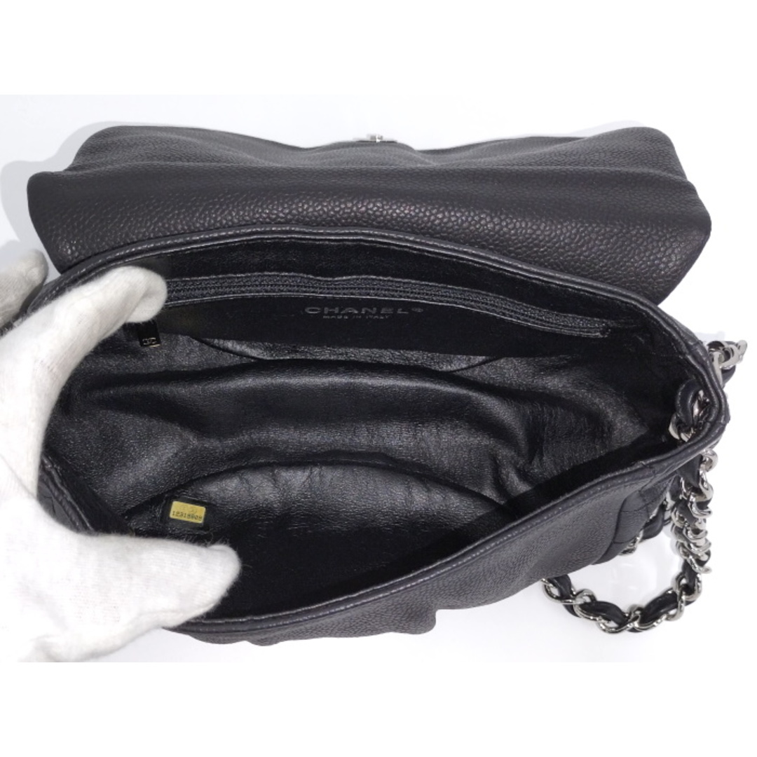 CHANEL - CHANEL ハーフムーン チェーンショルダーバッグ レザー CHANEL - CHANEL ハーフムーン チェーンショルダーバッグ レザー