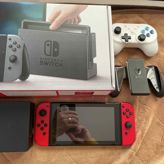 Nintendo Switch JOY-CON 赤 本体  実用品