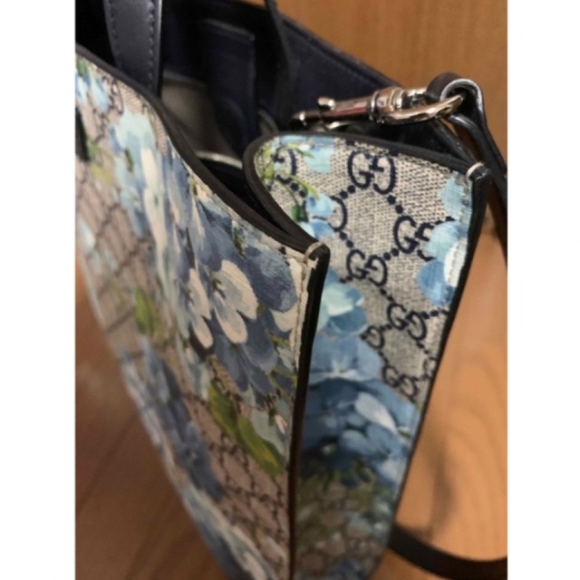 Gucci(グッチ)のGUCCI GGブルームストートバッグフラワー 花柄 PVC レザー ベージュ レディースのバッグ(トートバッグ)の商品写真