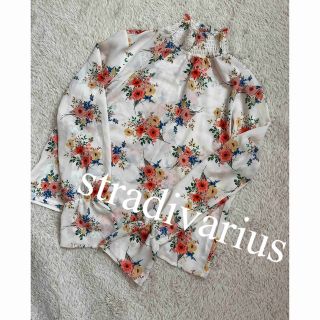 ザラ(ZARA)の新品　stradivarius シャツ　ブラウス　トップス　花柄　人気　完売(シャツ/ブラウス(長袖/七分))