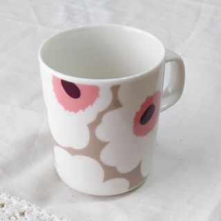 マリメッコ(marimekko)のマリメッコ♡美品マグカップ クレイ×ホワイト(グラス/カップ)