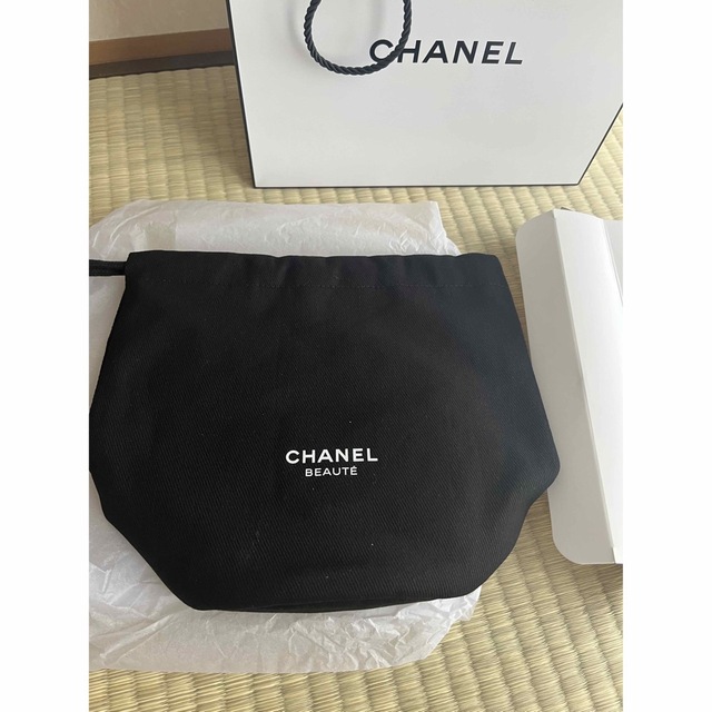 CHANEL(シャネル)のCHANEL コスメ ノベルティ 巾着 ノマドポーチ ブラック　ギフト レディースのファッション小物(ポーチ)の商品写真