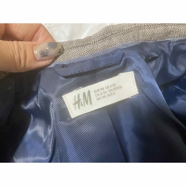 H&M(エイチアンドエム)のH&M 子供　スーツ　ジャケットベストセット キッズ/ベビー/マタニティのキッズ服男の子用(90cm~)(ドレス/フォーマル)の商品写真