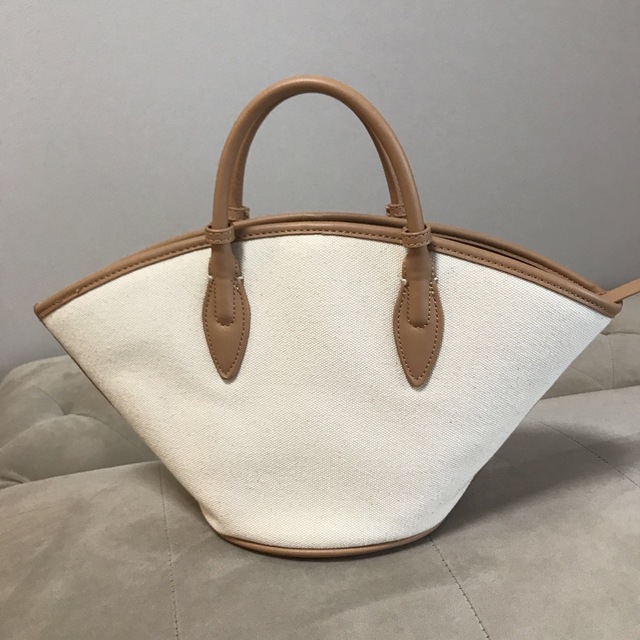 ZARA(ザラ)のZARA ザラ　ハンドバック　バッグ　bag 夏用　春用 レディースのバッグ(ハンドバッグ)の商品写真