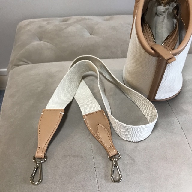 ZARA(ザラ)のZARA ザラ　ハンドバック　バッグ　bag 夏用　春用 レディースのバッグ(ハンドバッグ)の商品写真