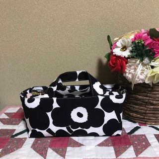 マリメッコ(marimekko)のマリメッコ  生地　ハンドメイド　ミニウニッコ　不織布マスク収納ポーチ(ポーチ)