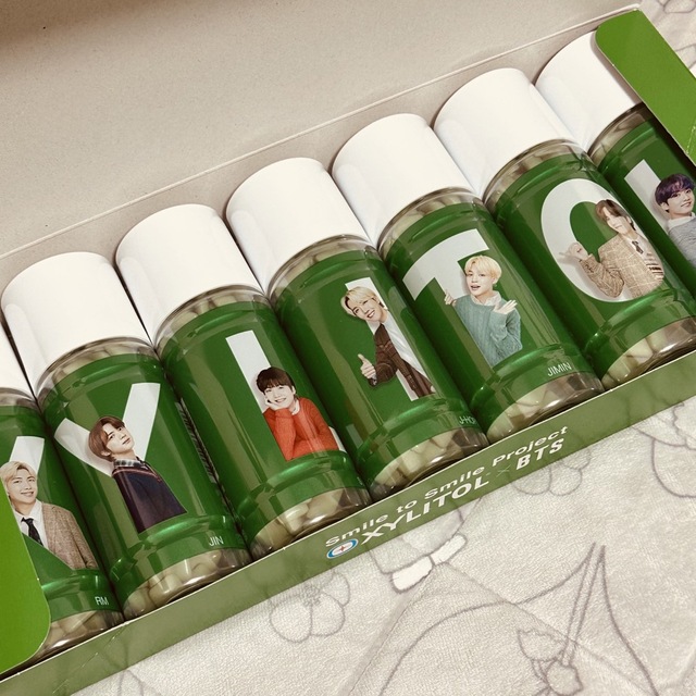 キシリトールガム BTS プレミアムボトル　7種セット　BOX エンタメ/ホビーのタレントグッズ(アイドルグッズ)の商品写真